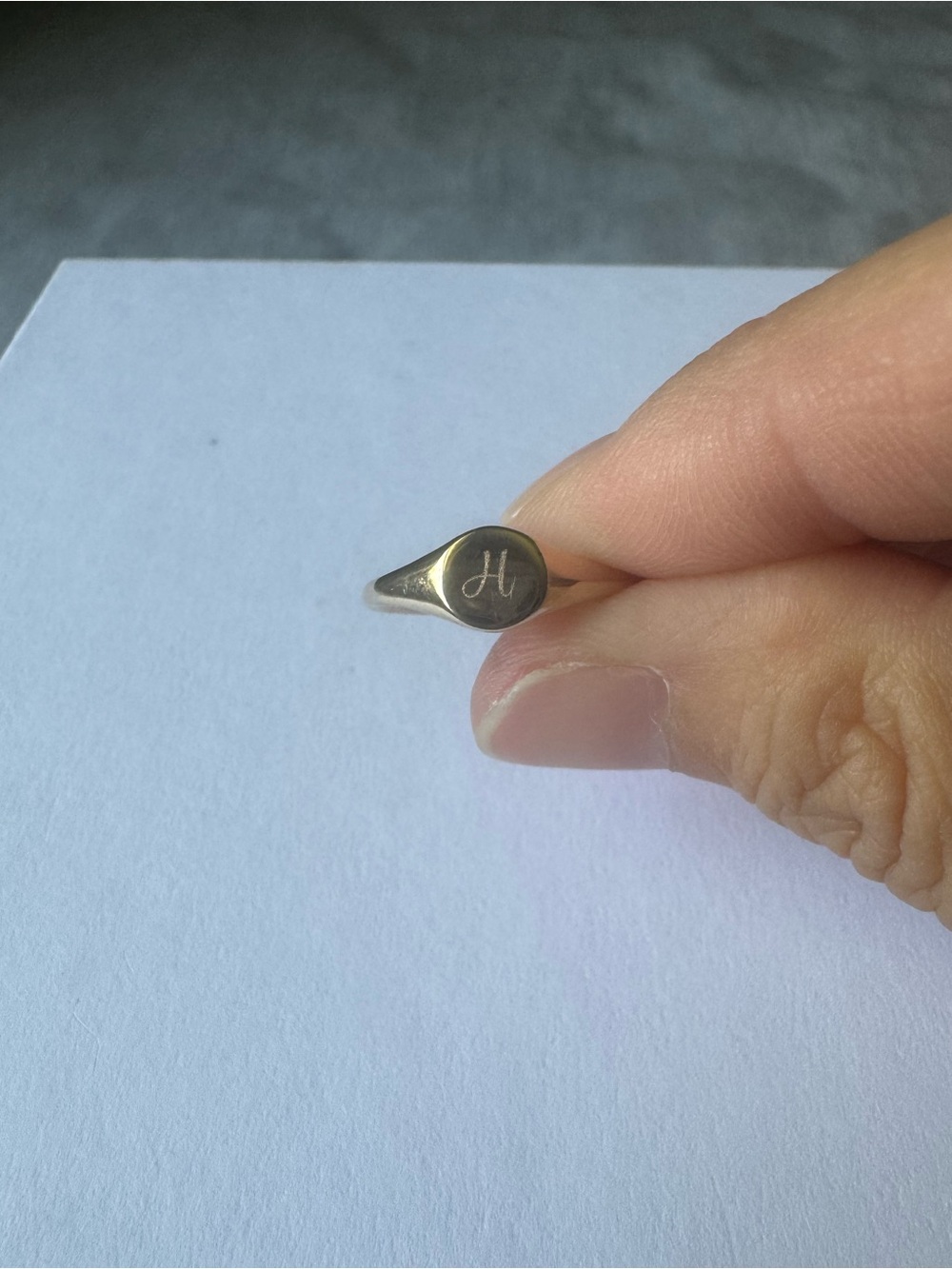 Mejuri Signet Ring 14k - Initial H